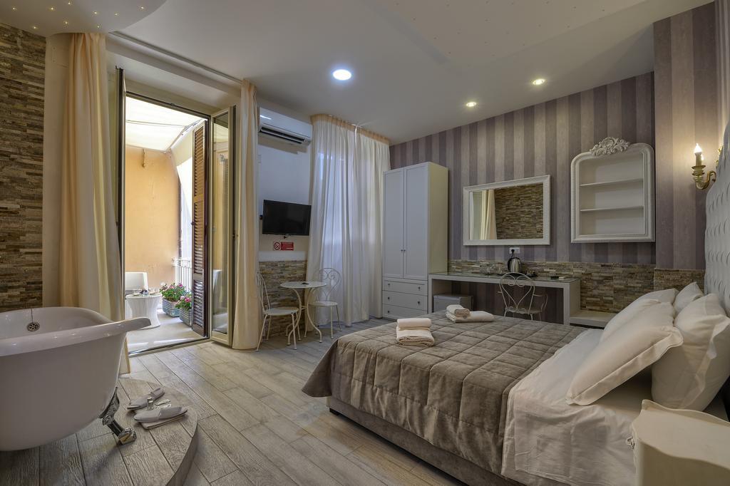 Deluxe Double Room,326776339:JPEG