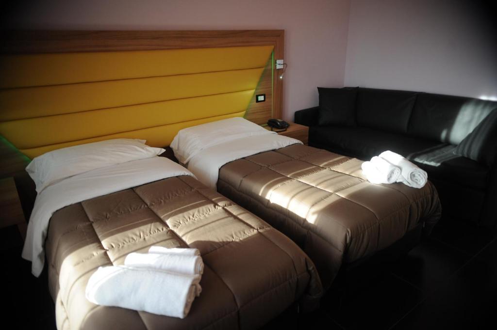 Camera Matrimoniale con Letto Supplementare