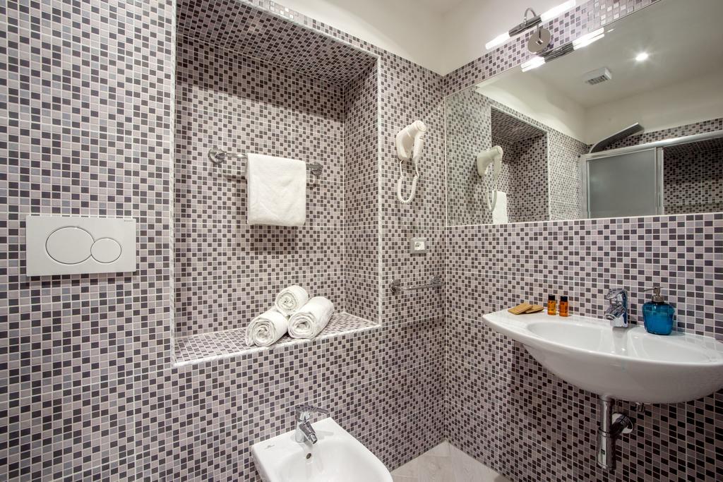 Deluxe Triple Room,328645975:JPEG