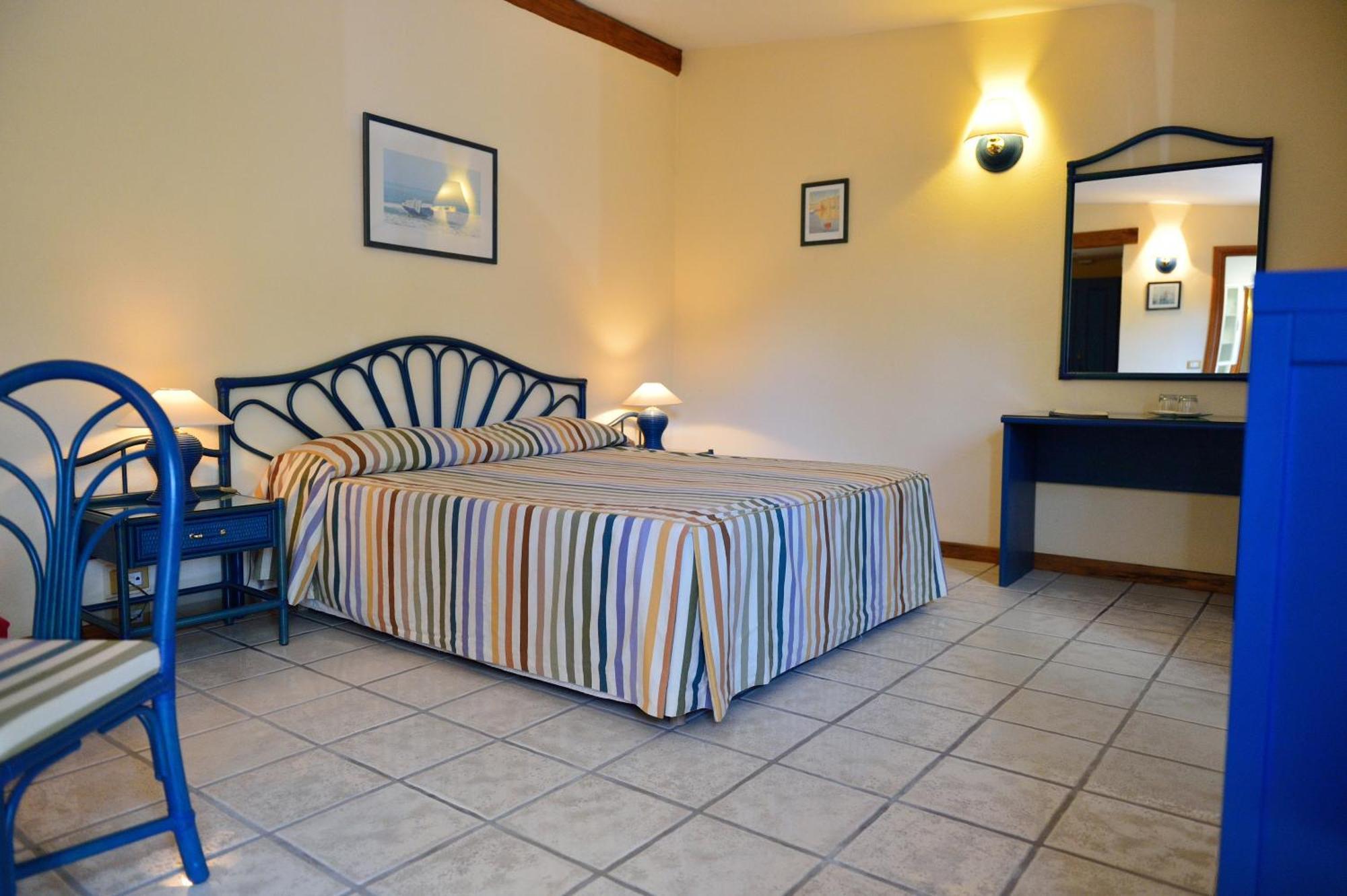 Family Room (2 Adults + 1 Child),685468656:JPEG