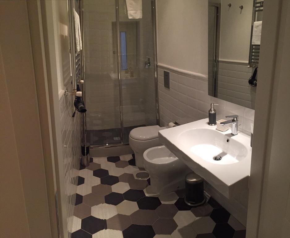 Deluxe Room,859726832:JPEG