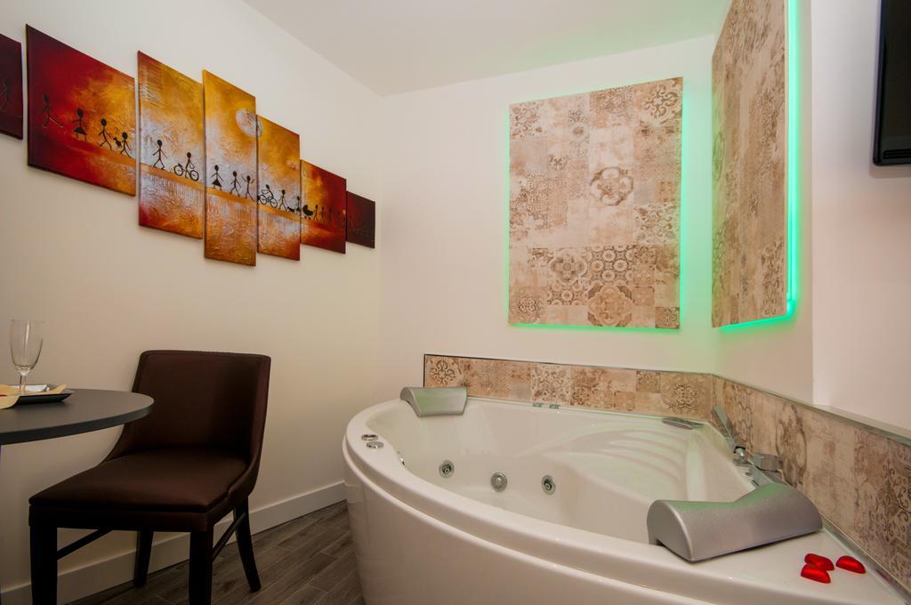 Quarto Duplo ou Twin Deluxe com Banheira de Hidromassagem