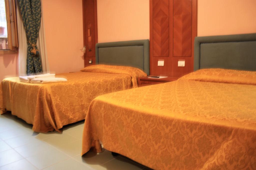 Deluxe Quadruple Room Via Teobaldi 2,416120847:JPEG