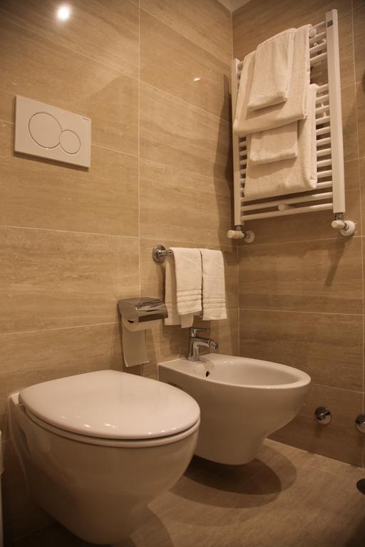 Quadruple Room Bathroom,1102341294:JPEG