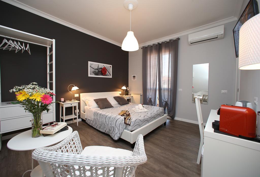 Deluxe Double Room with Balcony and City View,444144321:JPEG