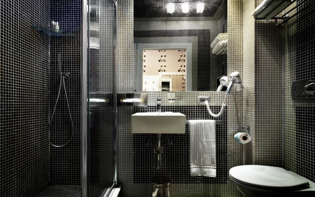 Deluxe Double Room Bath