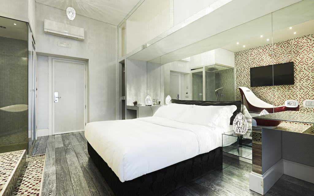 Deluxe Double Room Bath