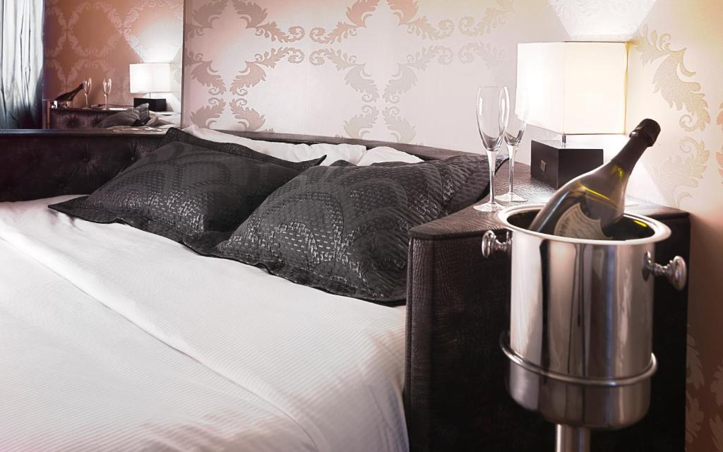 Deluxe Double Room Bath