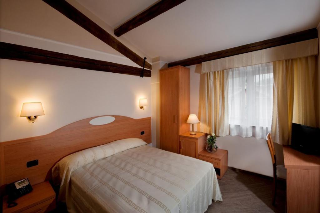 Single Room,50827843:JPEG