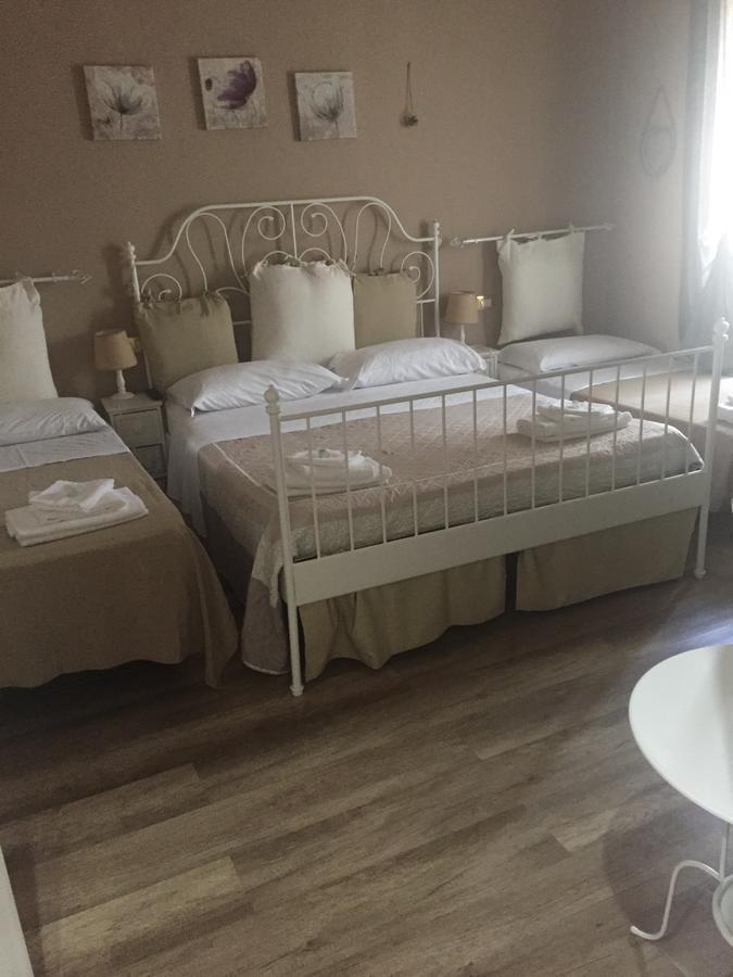 Standard Family Room,885567688:JPEG