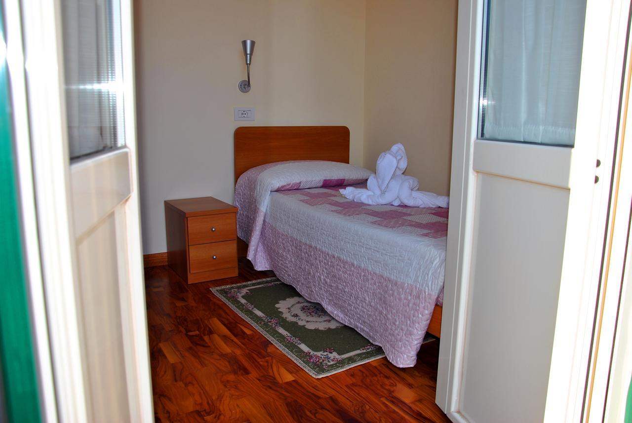 Single Room,522877731:JPEG