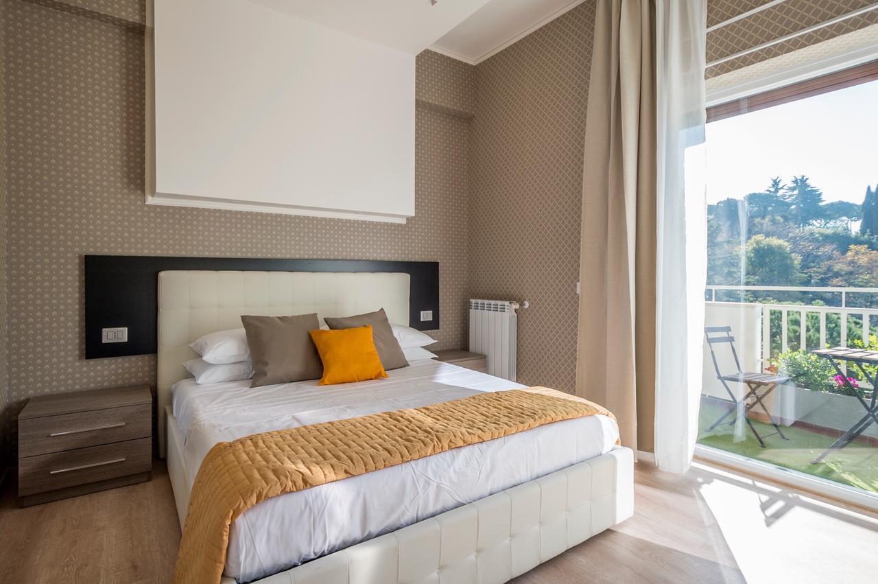 Deluxe Double Room with Balcony,526060041:JPEG
