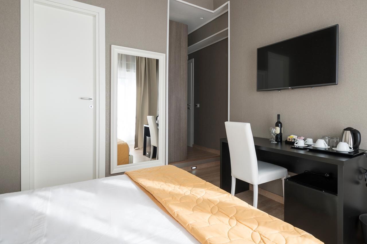 Double Room,526060152:JPEG