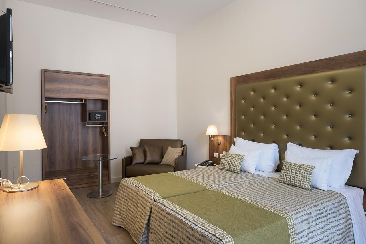 Deluxe Double Room with Extra Bed,526137138:JPEG