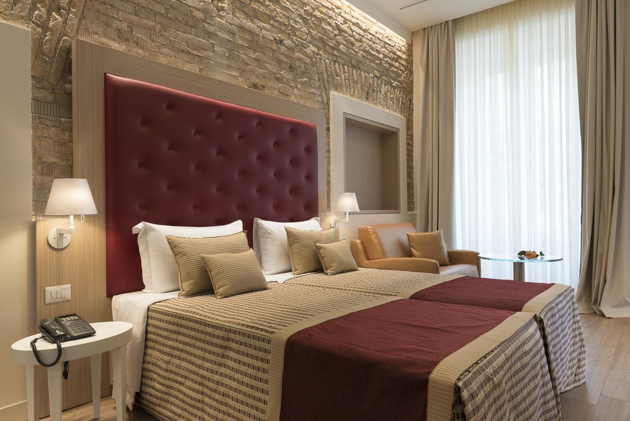 Deluxe Double Room with Extra Bed,526137102:JPEG