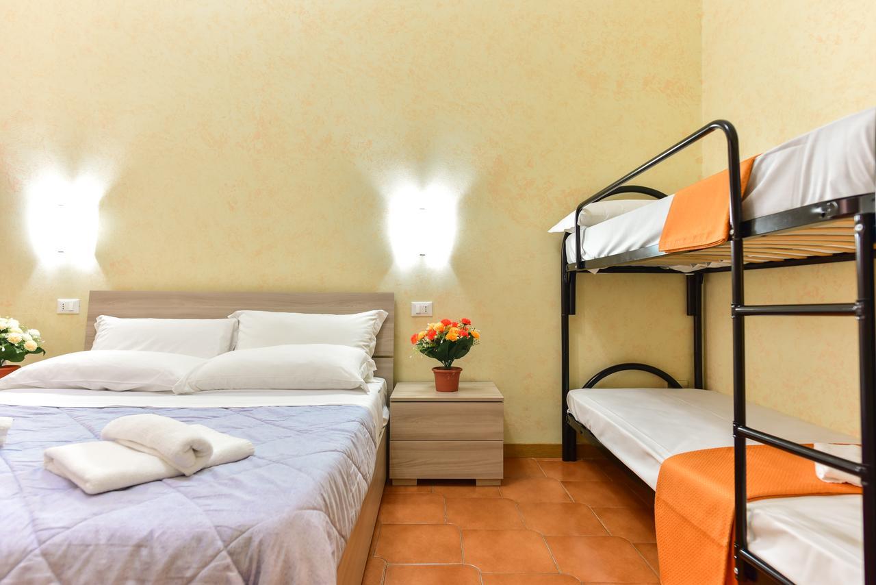 Pokój czteroosobowy z prywatną łazienką