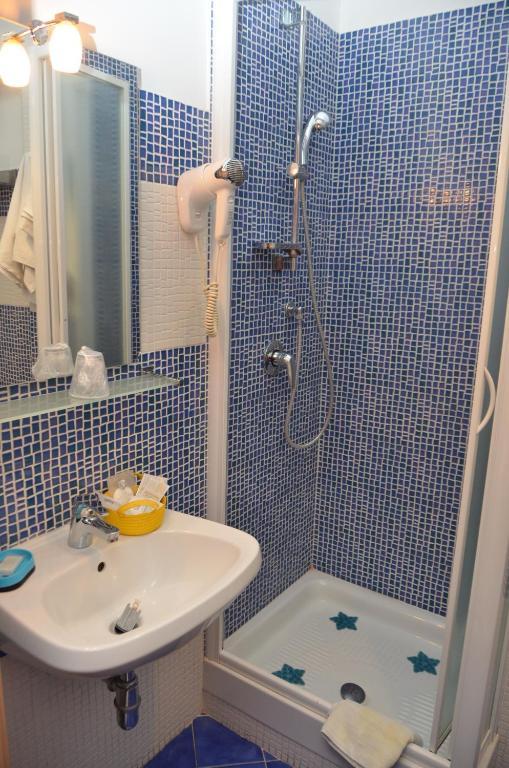 Quadruple Room Private Bathroom