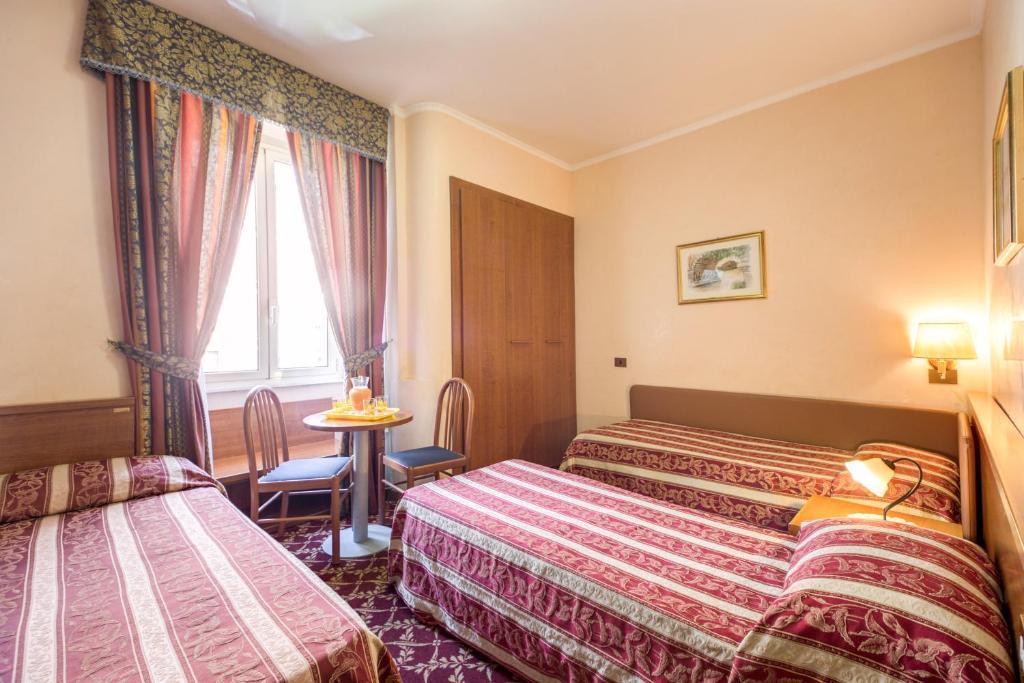Vierbettzimmer mit Bad