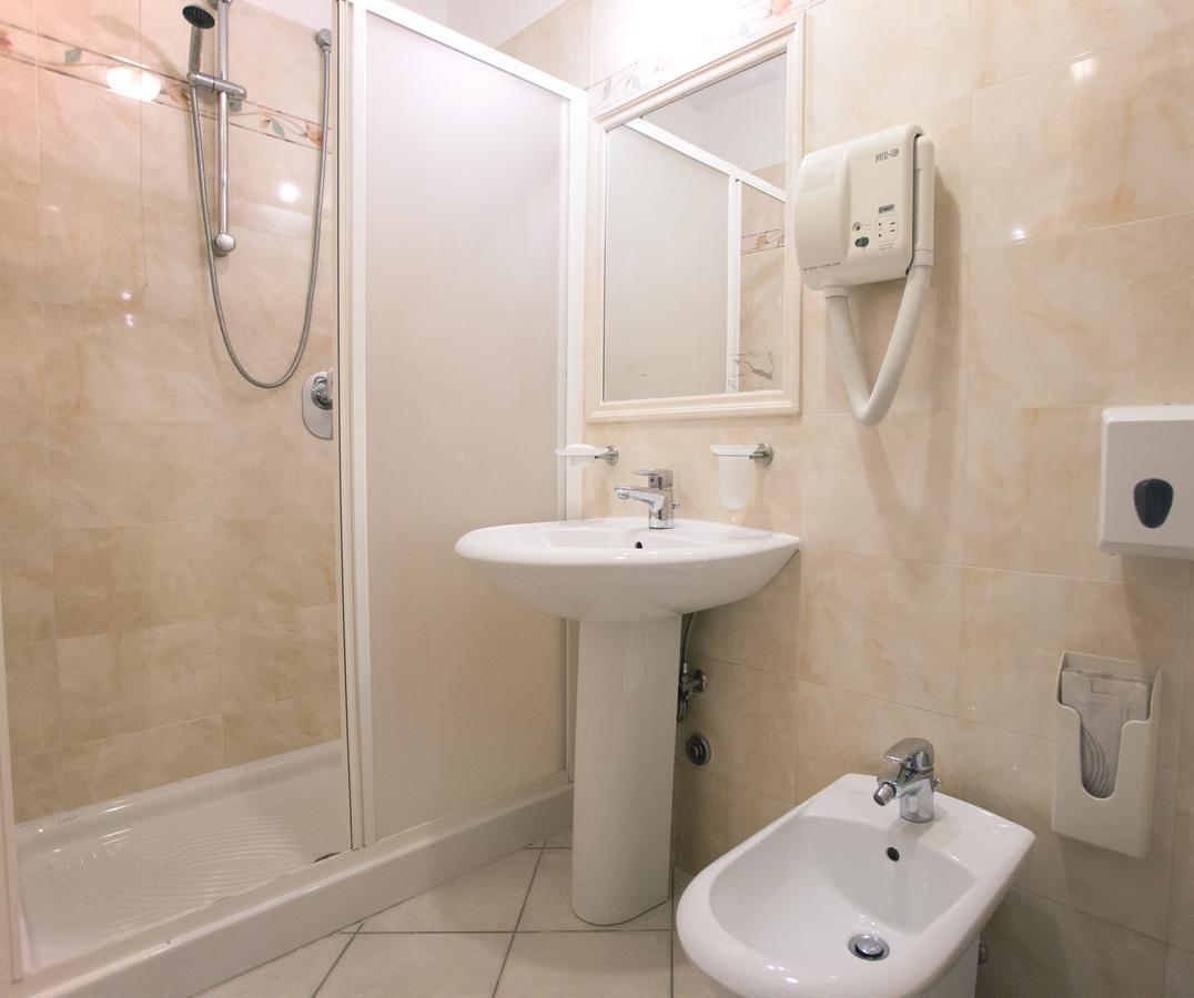 Triple Room,640062555:JPEG