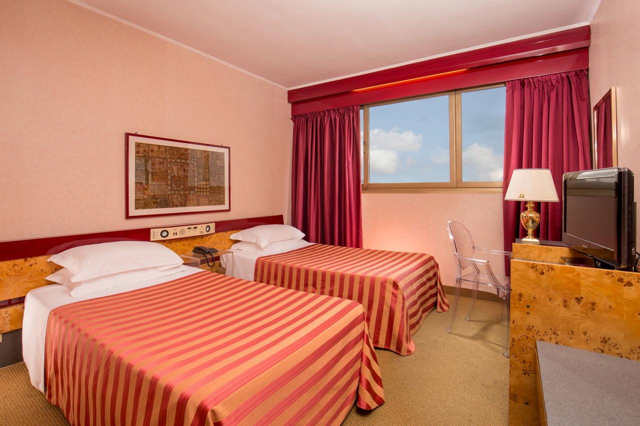Standard Double or Twin Room,1218234658:JPEG