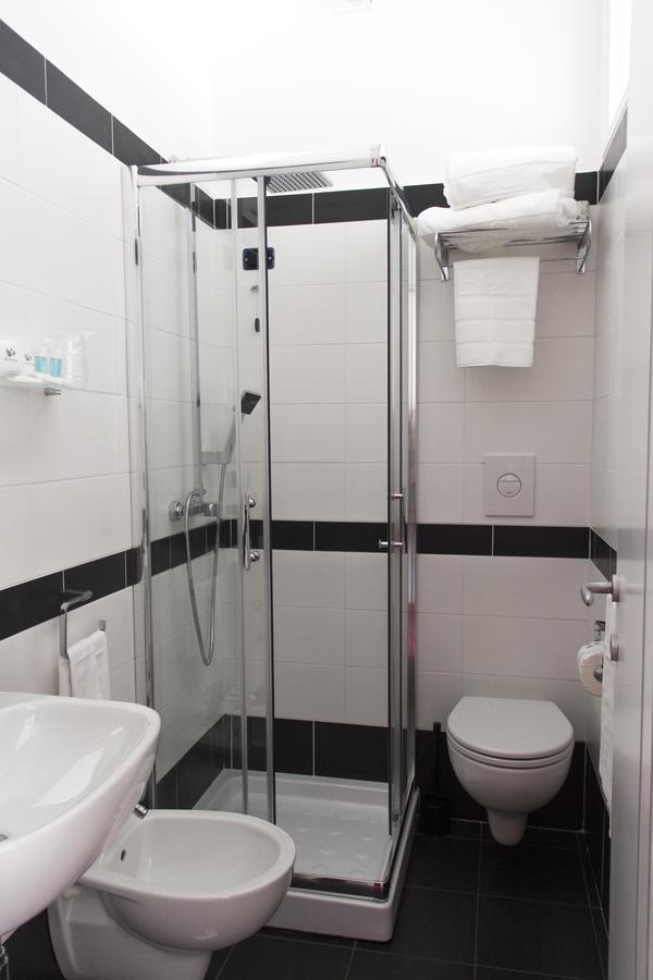 Standard Single Room,662449362:JPEG