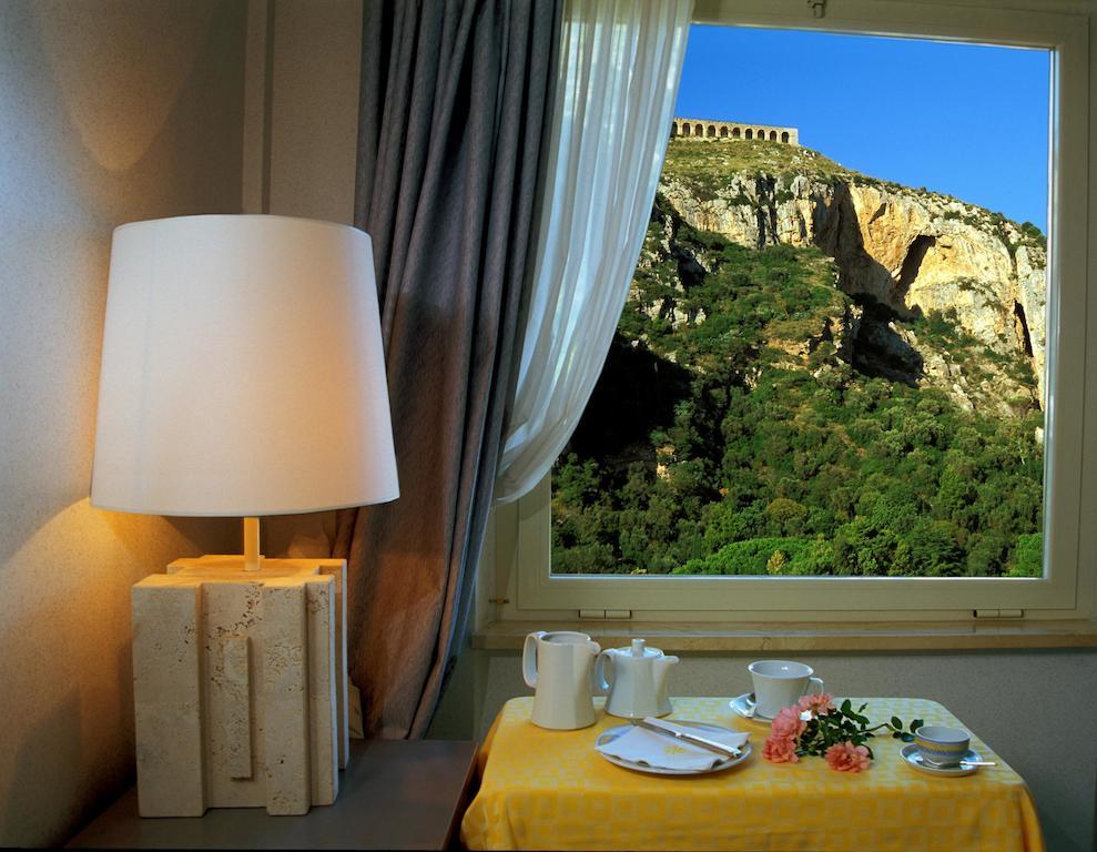 Camera Matrimoniale/Doppia con Letti Singoli con Vista Mare e Tempio