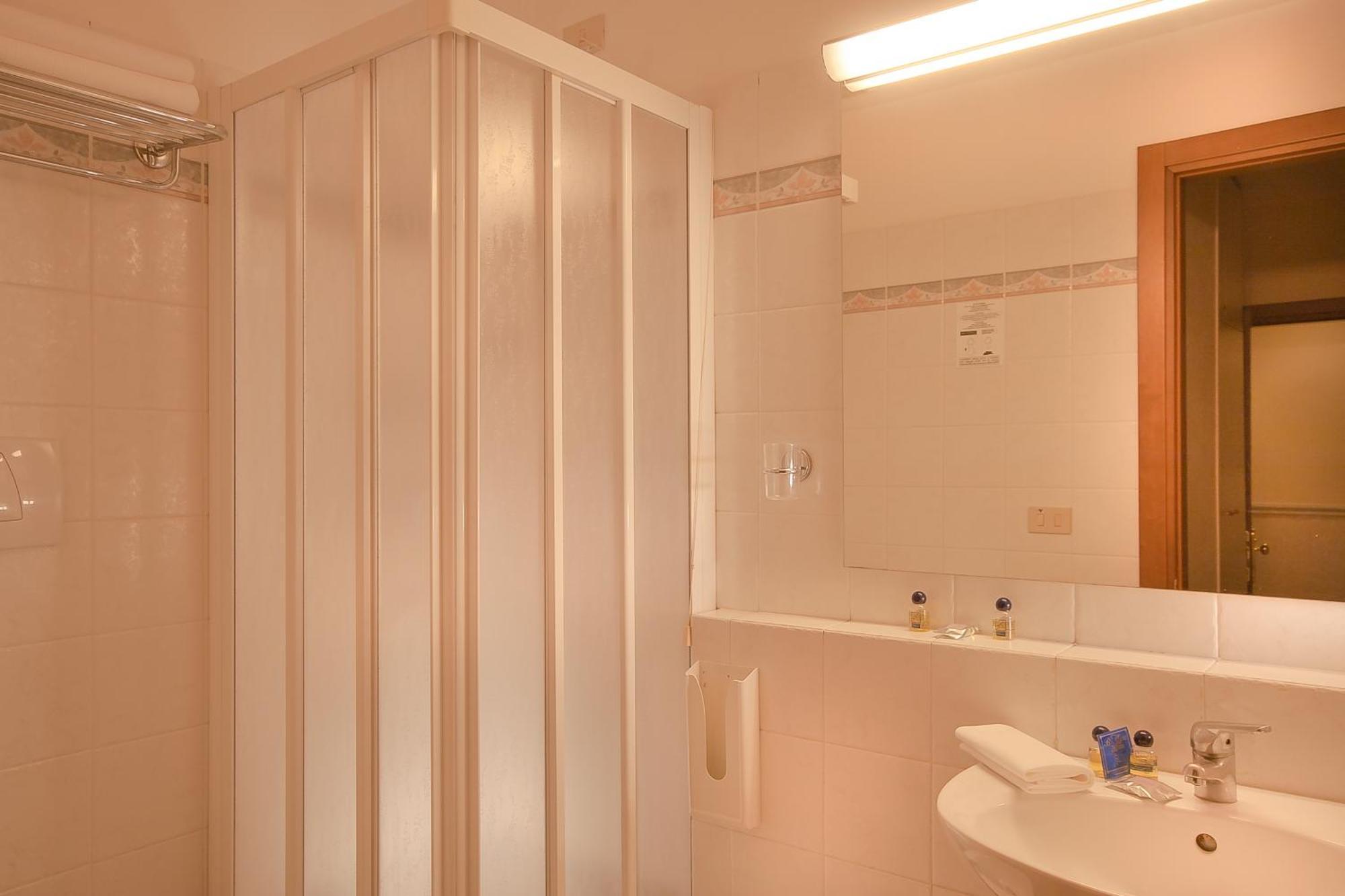 Triple Room,1209411679:JPEG