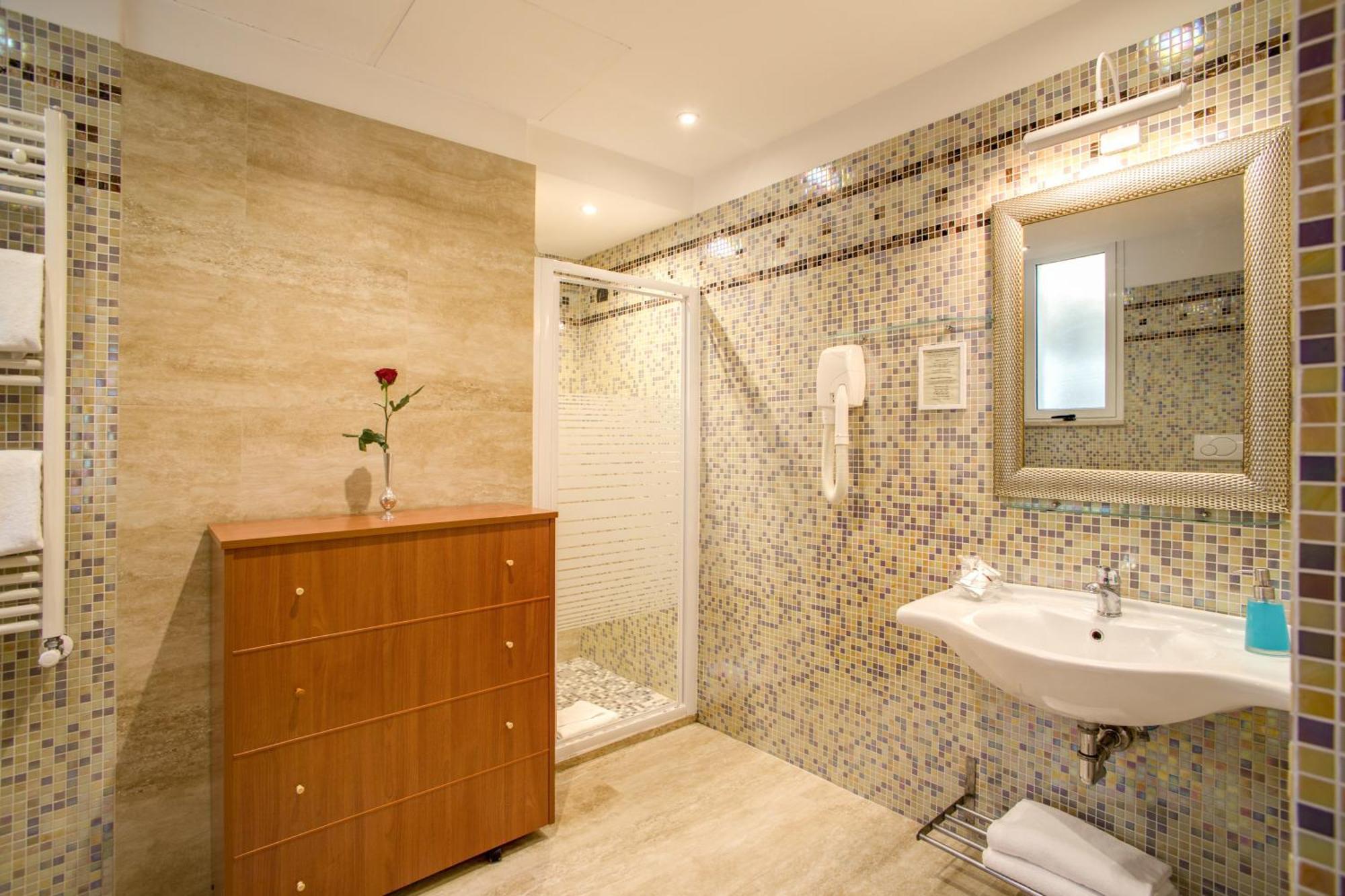 Triple Room,112789143:JPEG