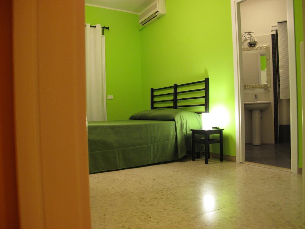 Double Room with Balcony,68684516:JPEG