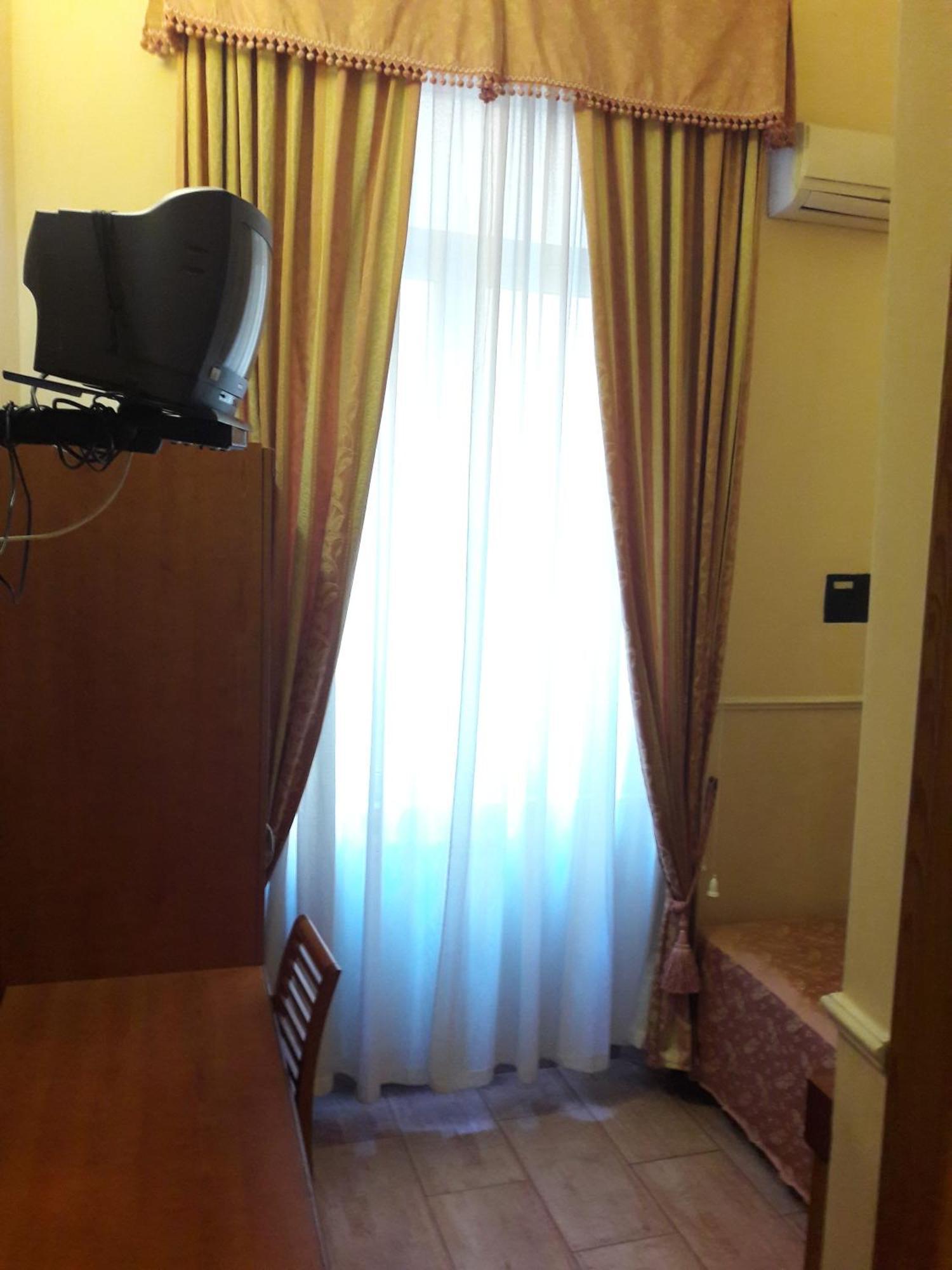 Quarto Individual com Cama Francesa