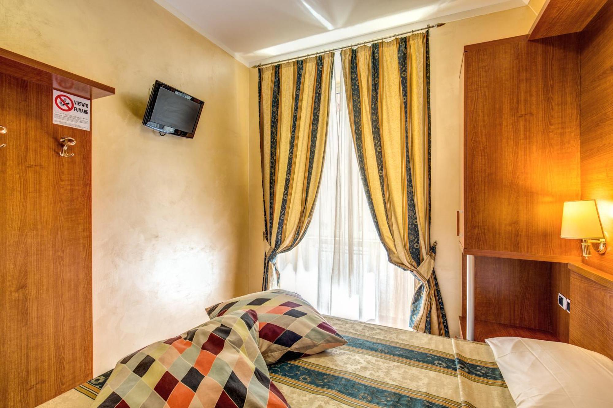 Twin Room,689174670:JPEG