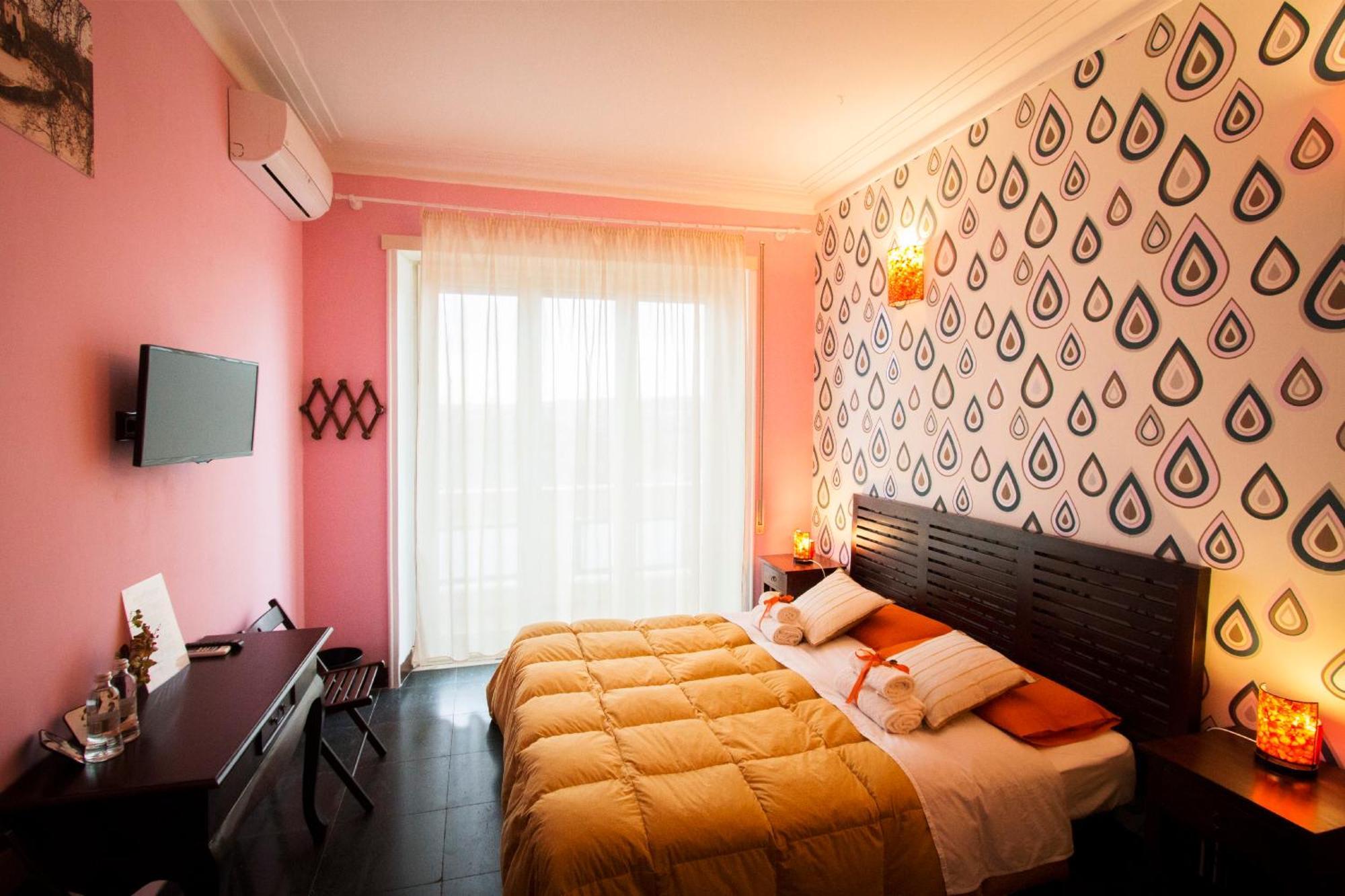 Deluxe Double Room with Balcony and Private External Bathroom,689736306:JPEG