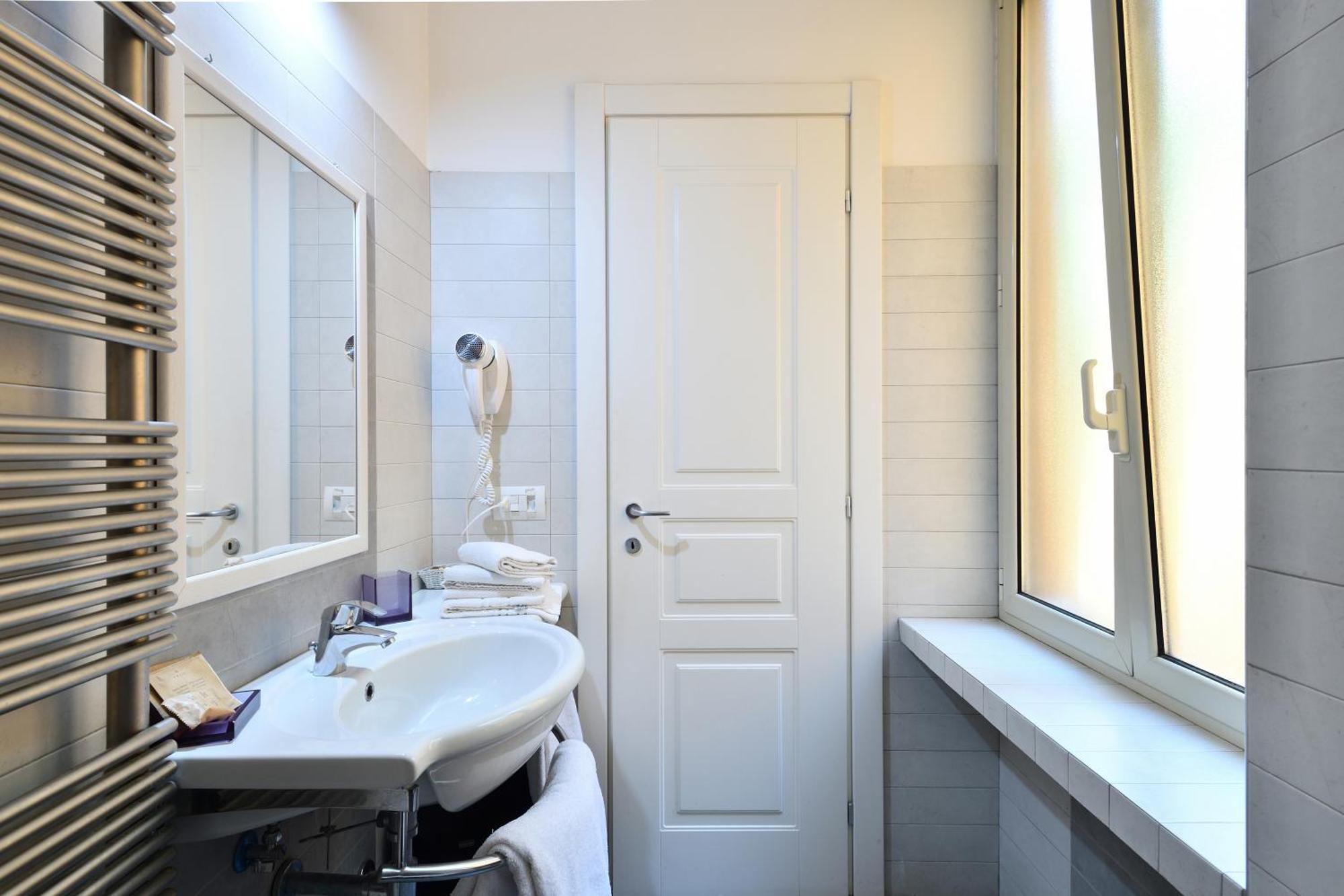 Standard Double or Twin Room,215494451:JPEG