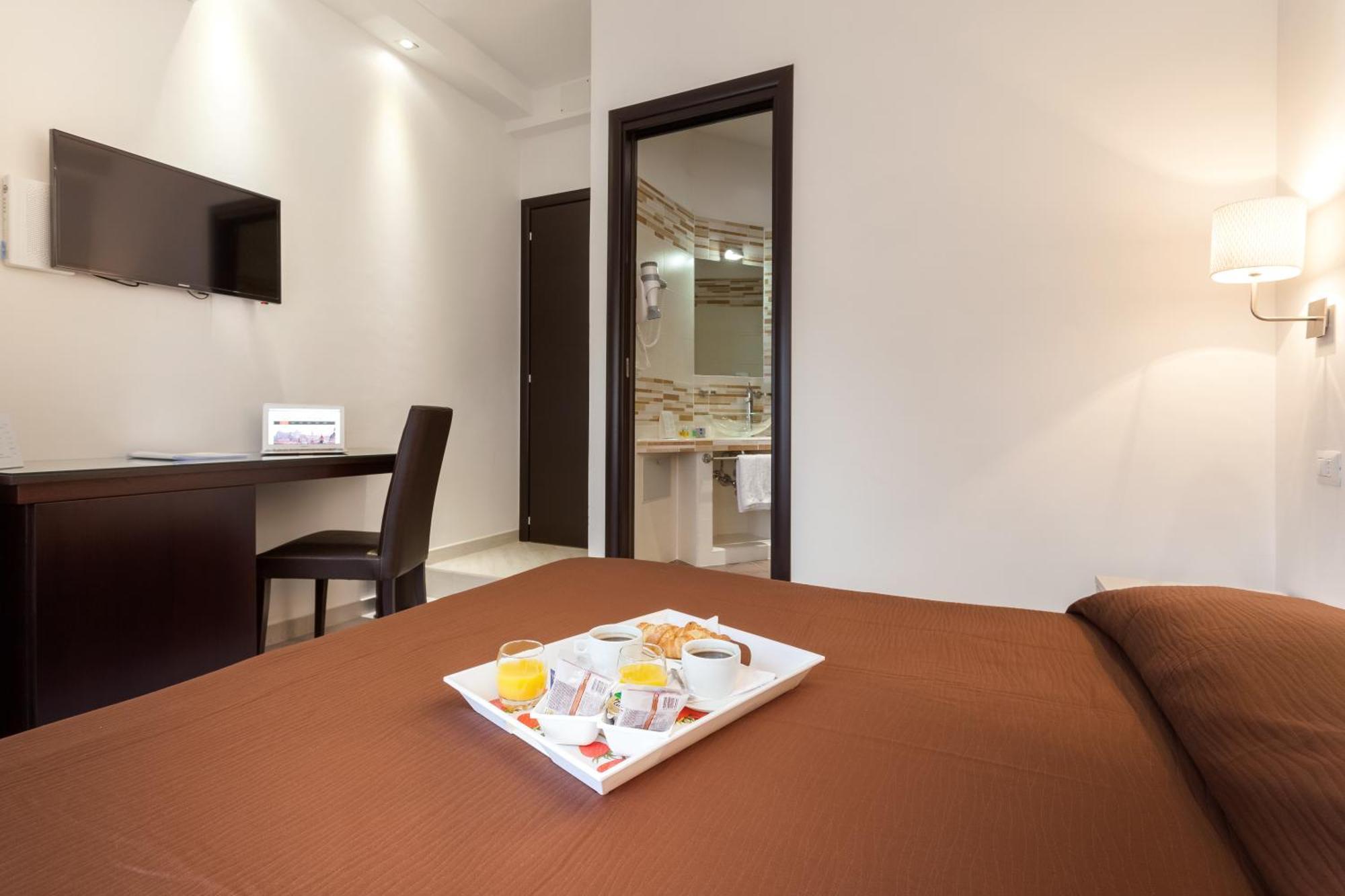 Double Room with Private Bathroom,691453794:JPEG