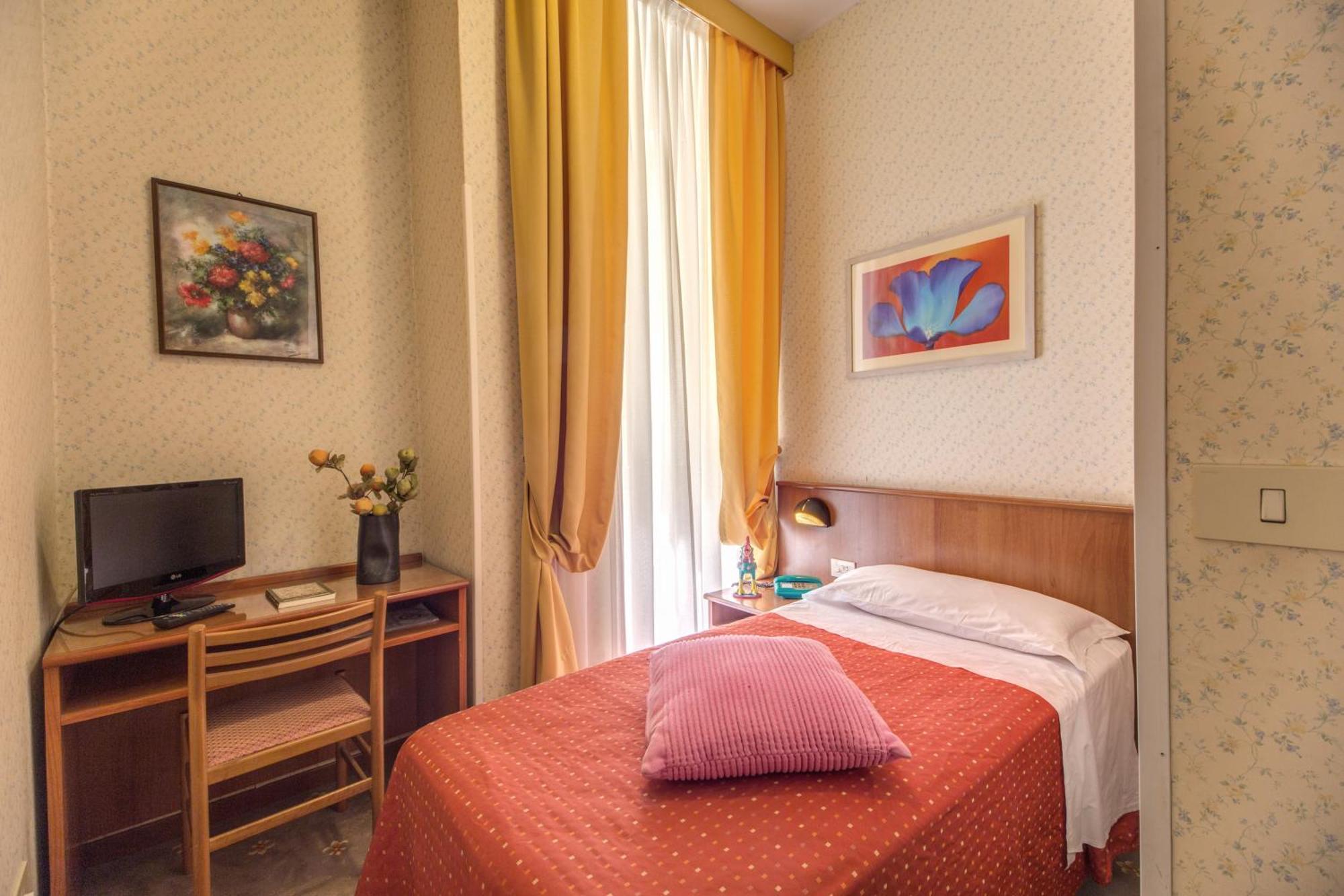 Triple Room,693012879:JPEG