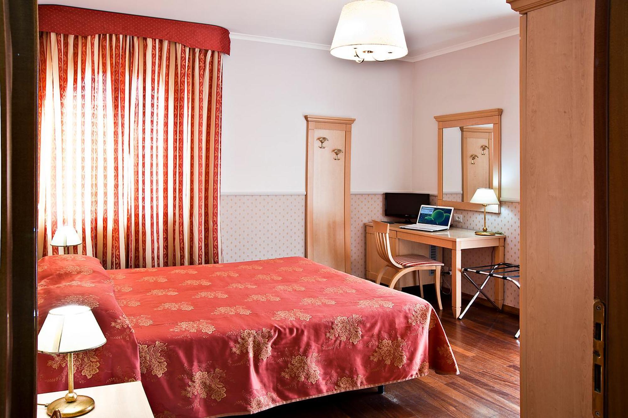 Double Room,697984302:JPEG