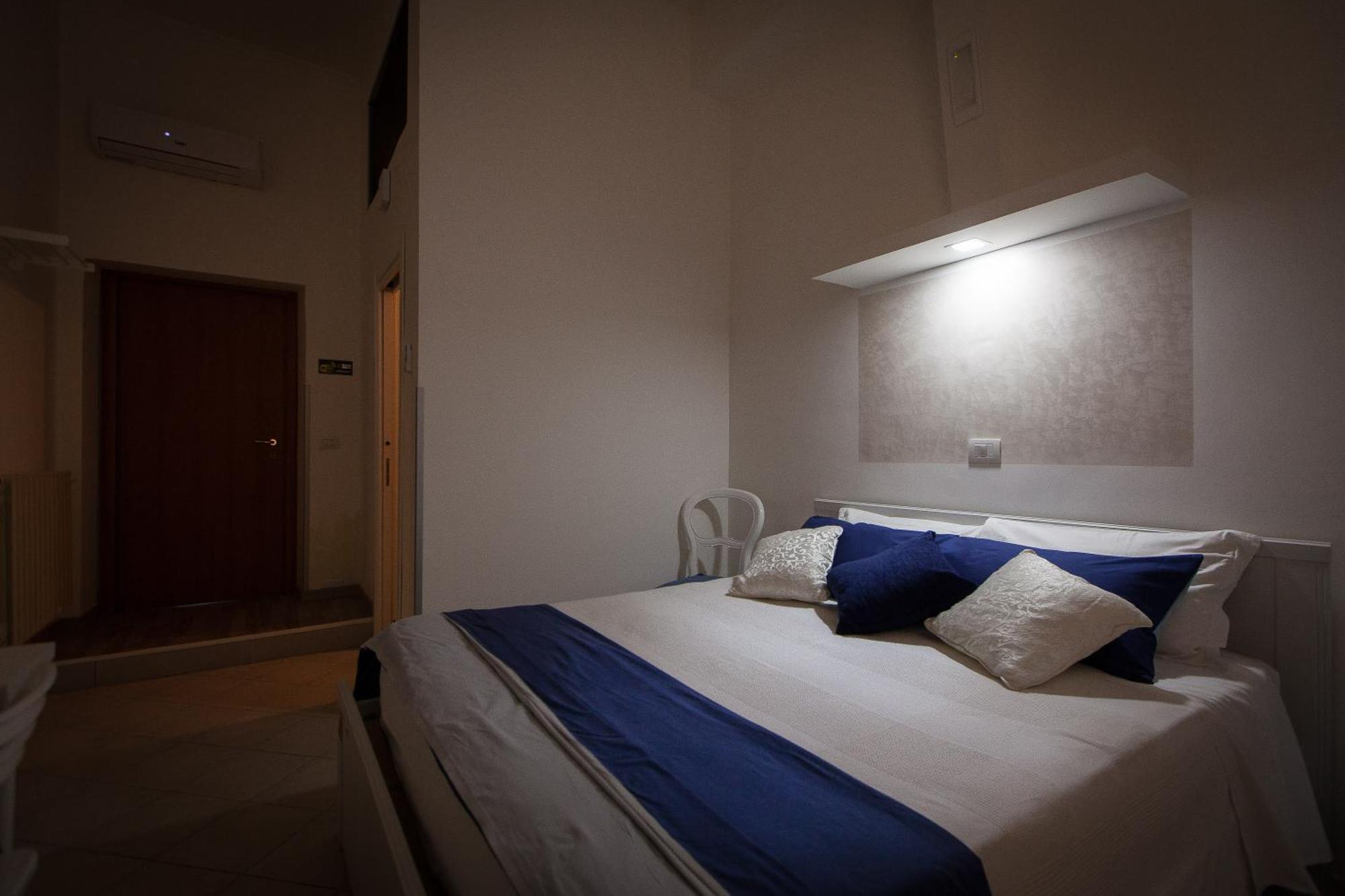 Large Double Room,377869573:JPEG