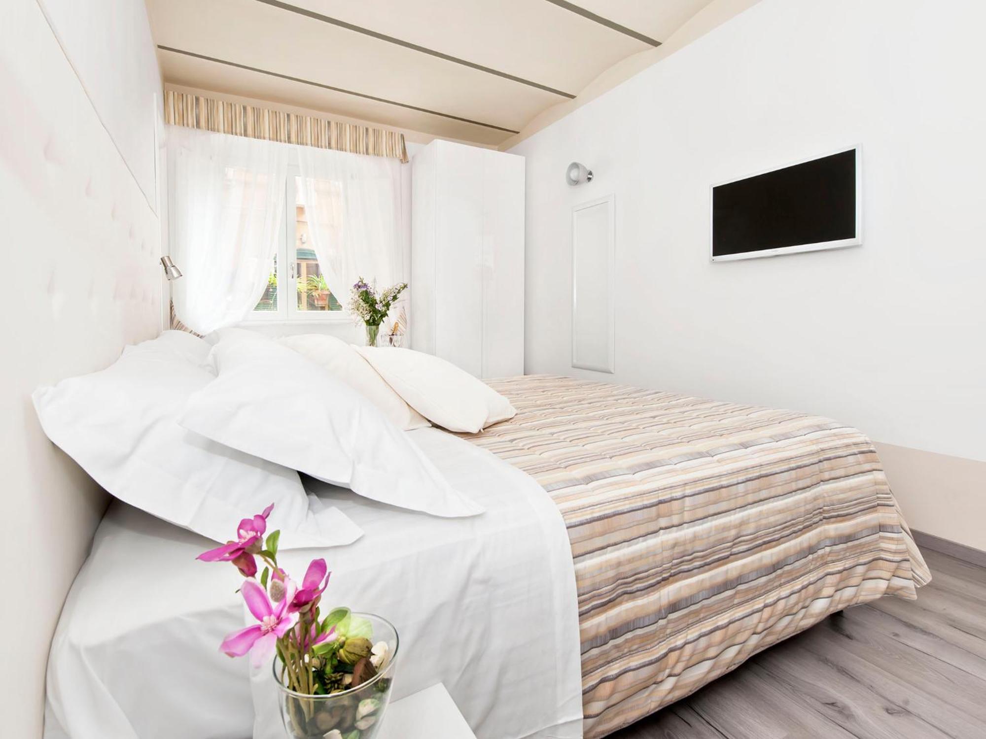 Double or Twin Room,705154474:JPEG