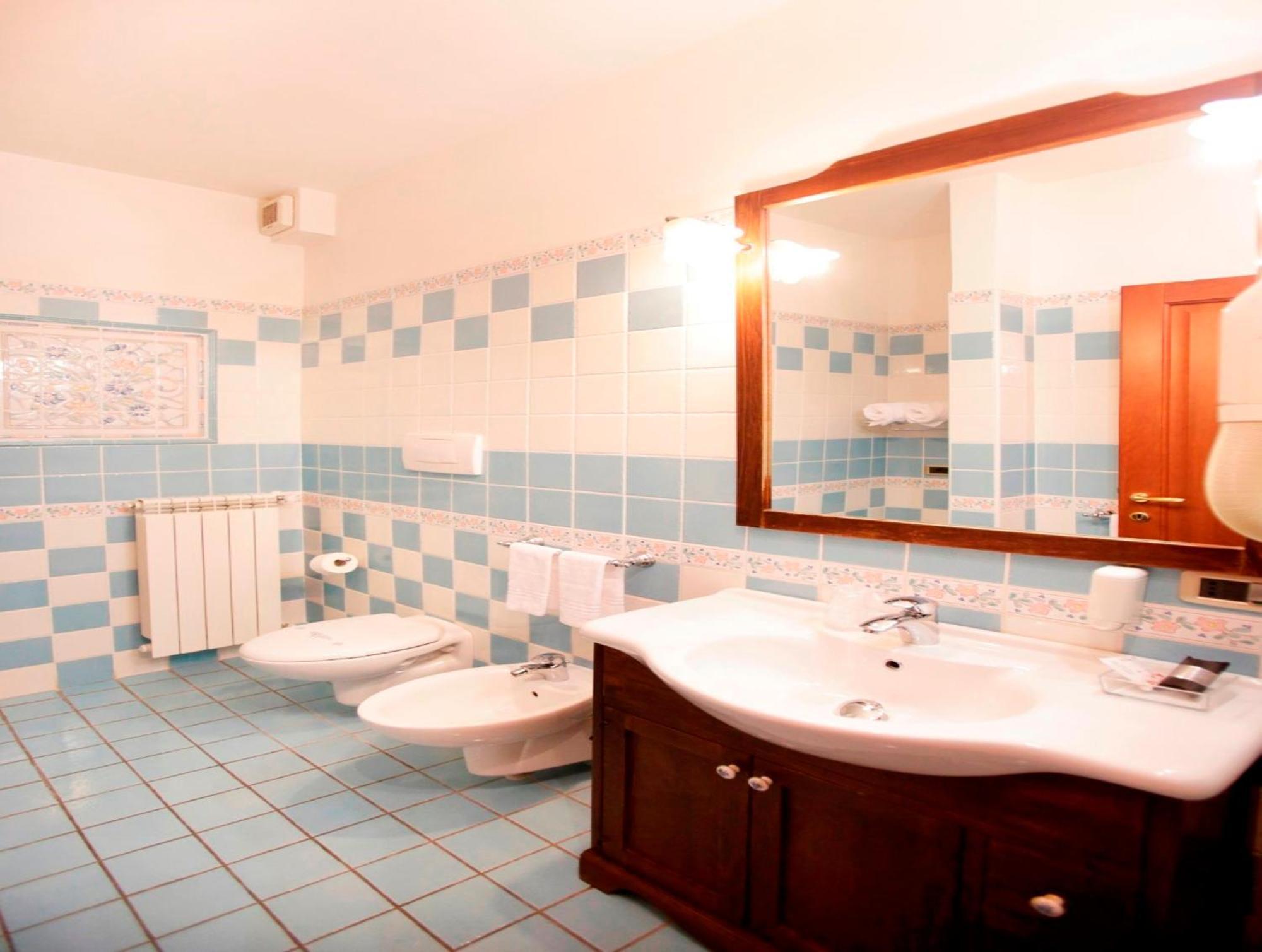 Classic Double Room,705569734:JPEG