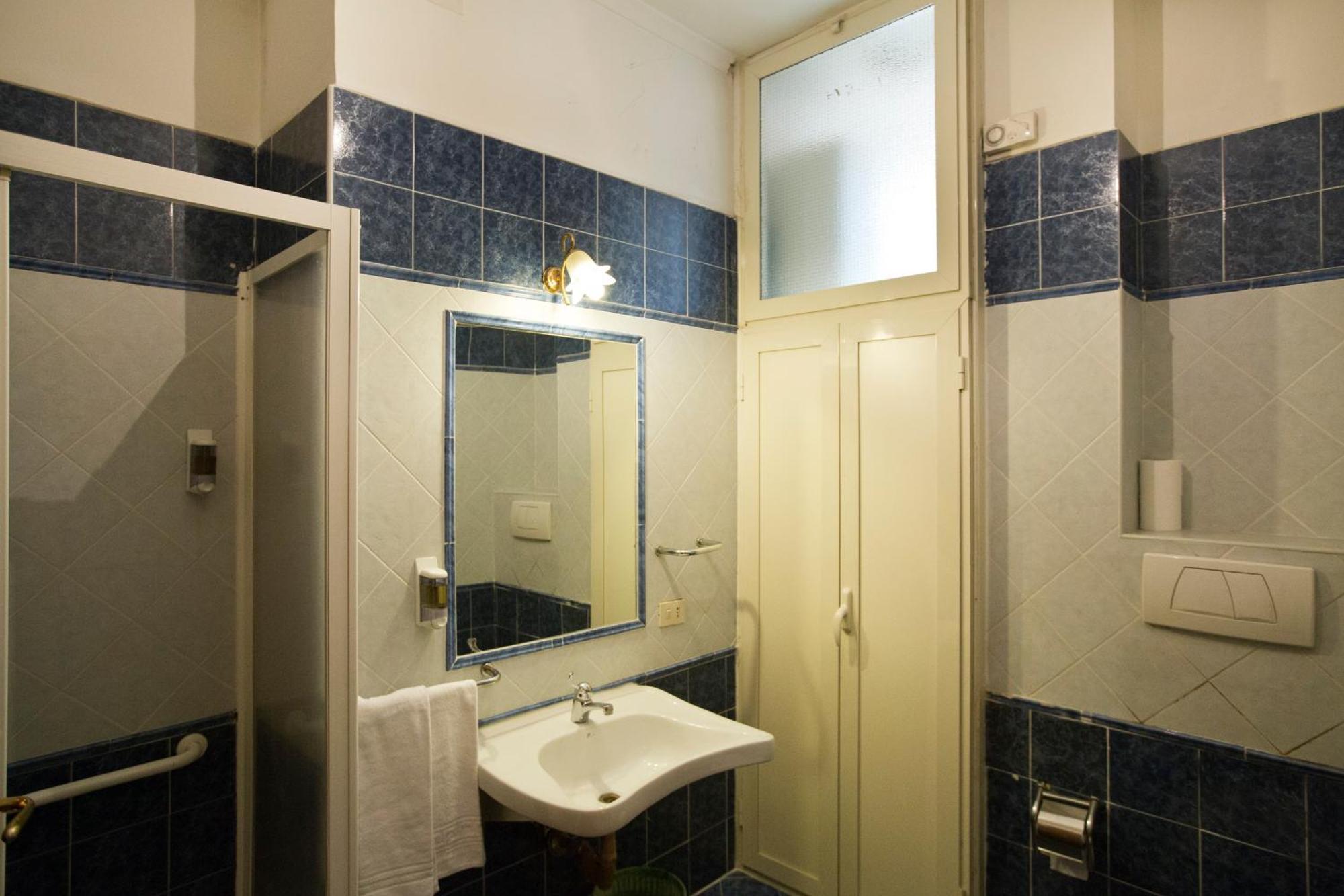 Double or Twin Room,707945770:JPEG