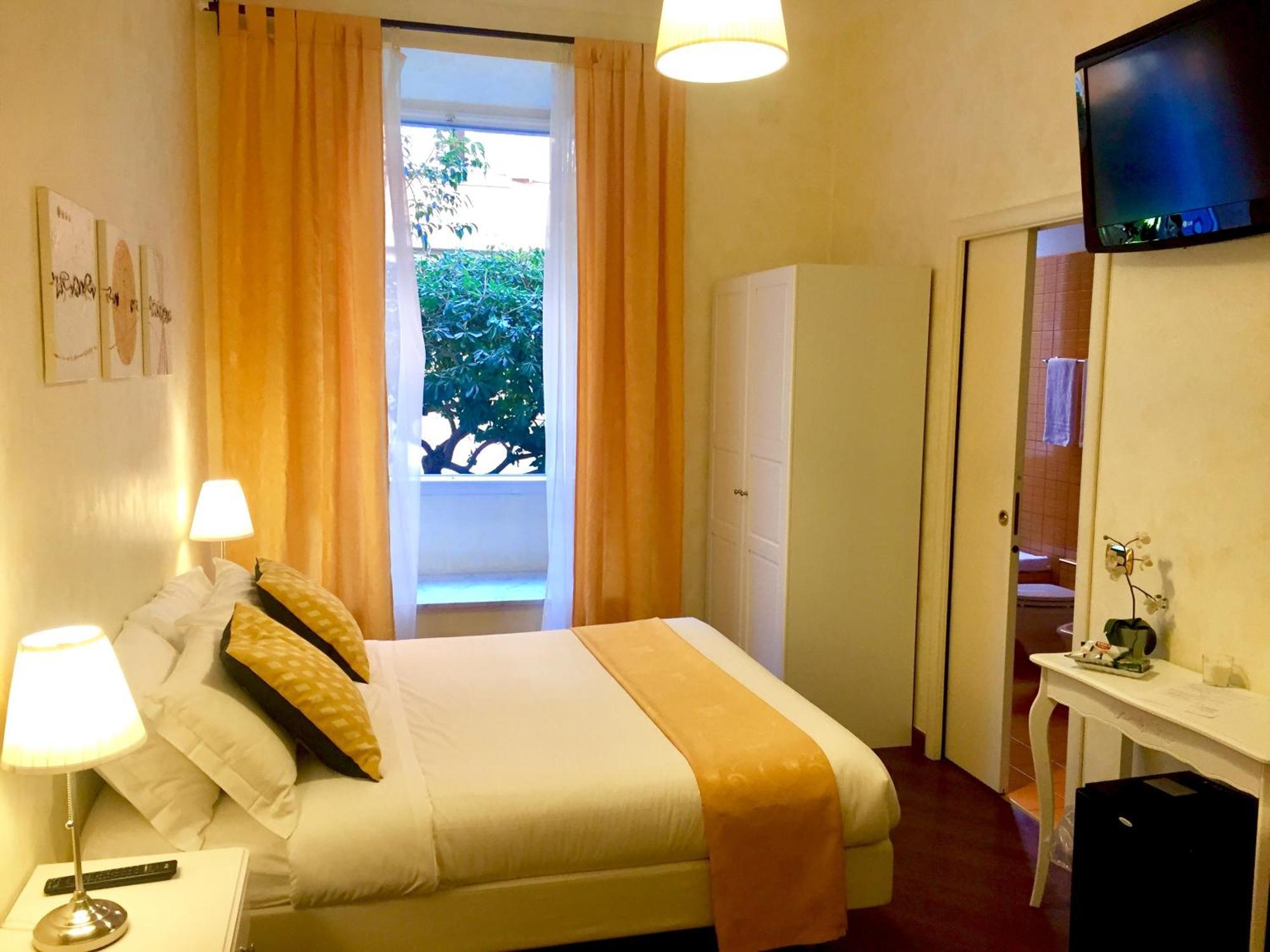 Double Room with Private Bathroom,713227600:JPEG