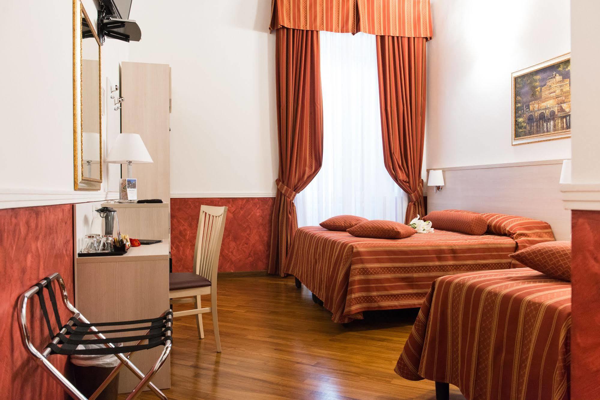 Comfort Triple Room
