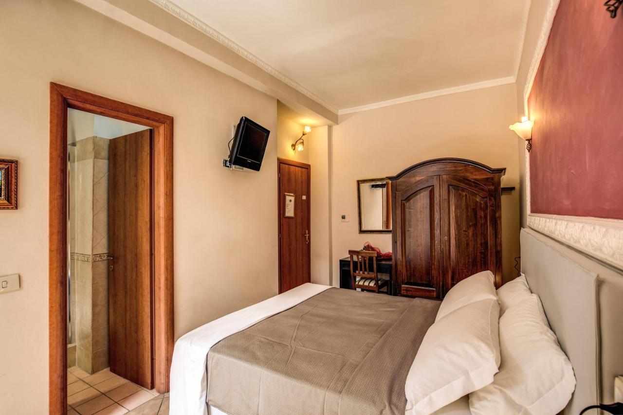 Triple Room,946430497:JPEG