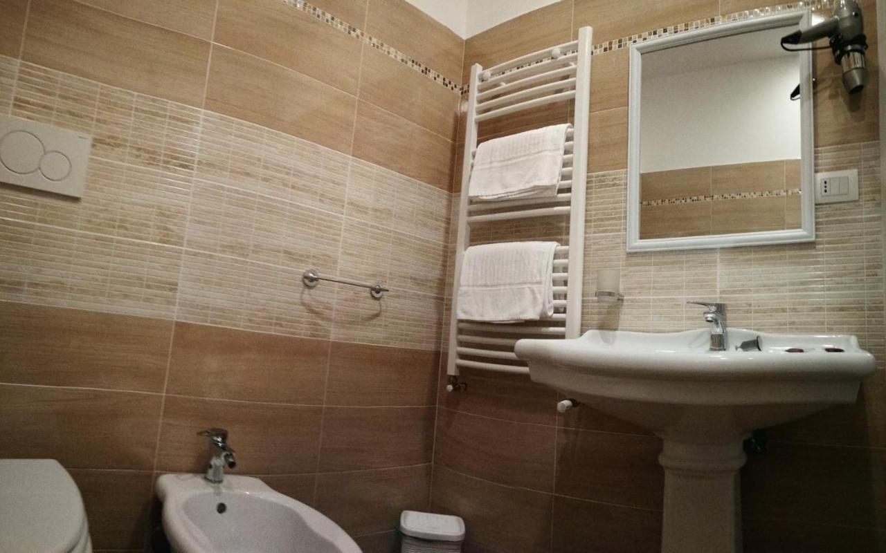 Single Room,742120888:JPEG