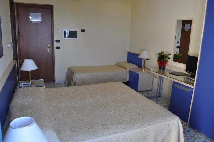Family Room,75530177:JPEG
