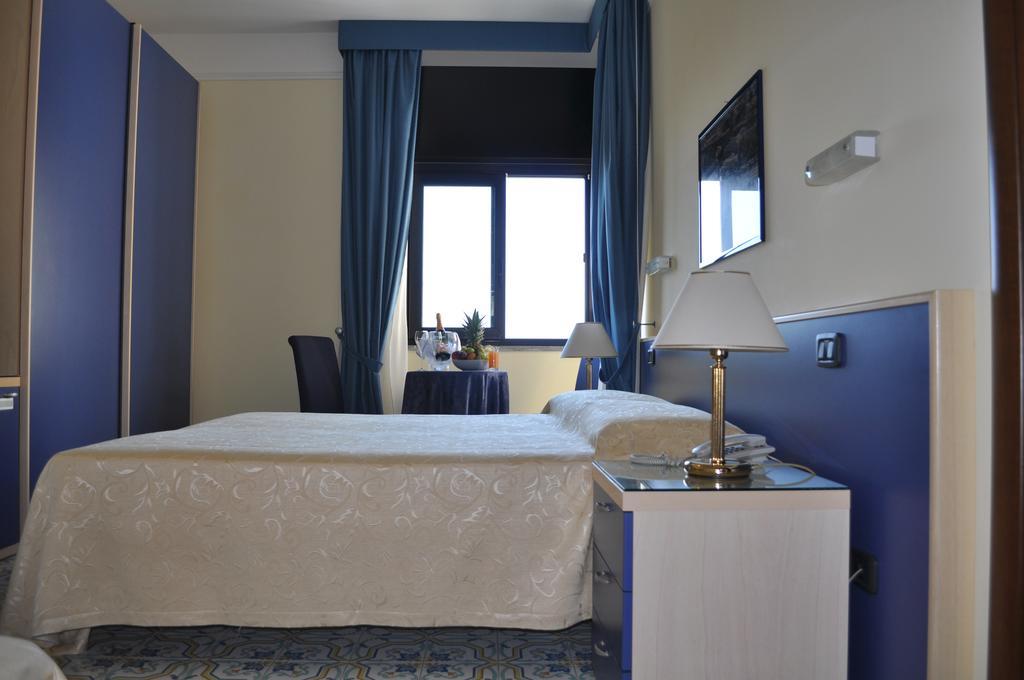 Double or Twin Room Sea View,141358404:JPEG