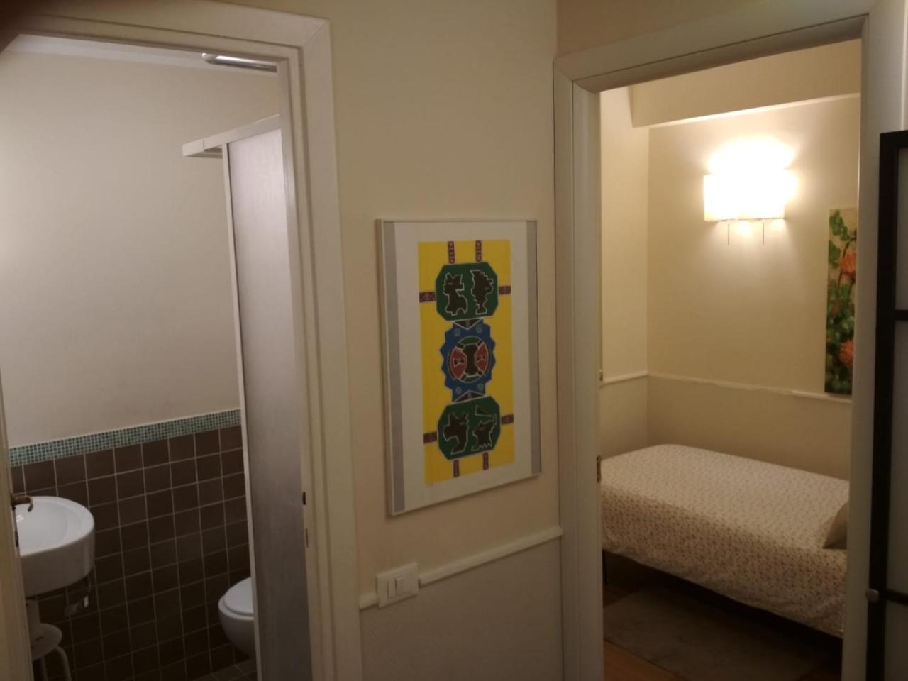 Enkelrum med eget badrum i korridoren
