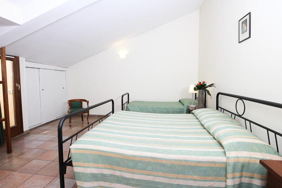 Standard Triple Room,762446197:JPEG