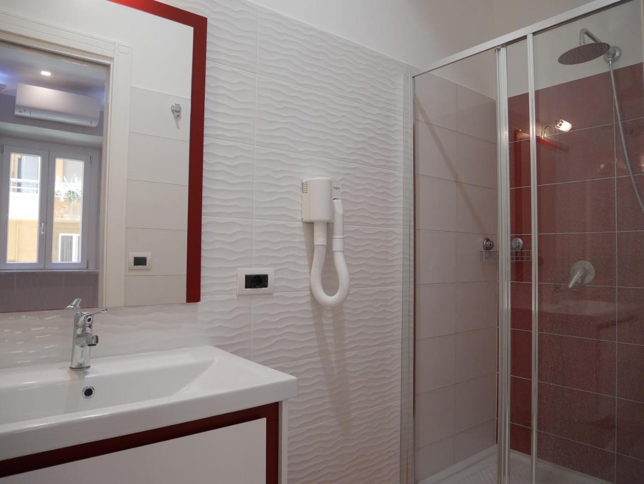 Double or Twin Room Private Bathroom,768096142:JPEG