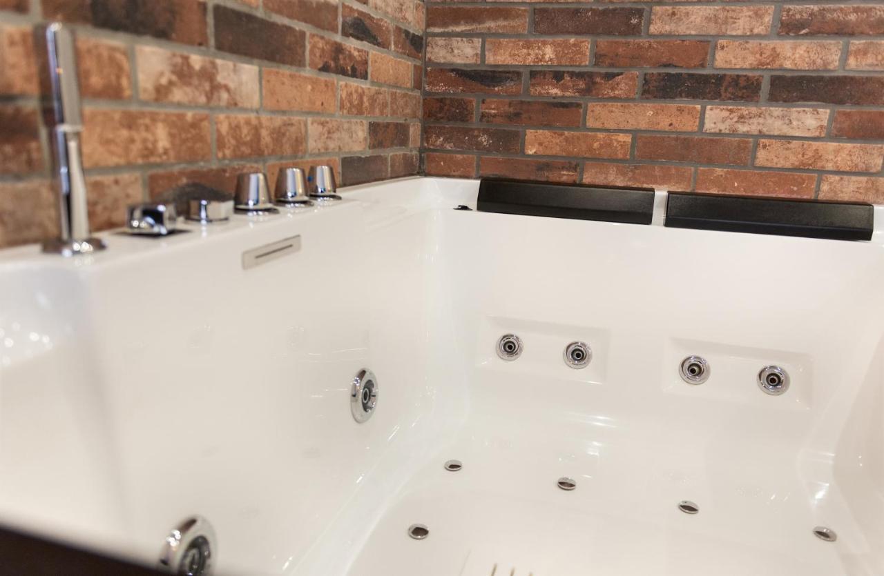 Apartament typu Deluxe Suite z wanną z hydromasażem